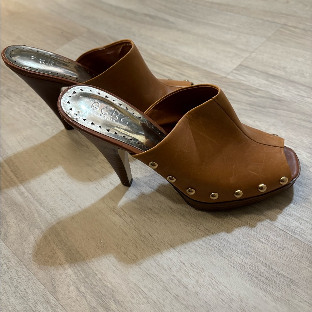 BCBG Women's Tan Heeled Mules